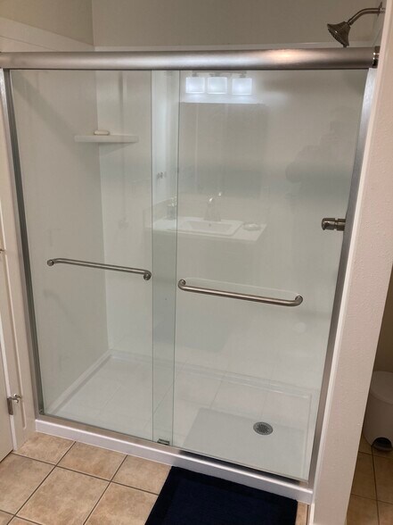 Building Photo - 14275 Avon Allen Rd