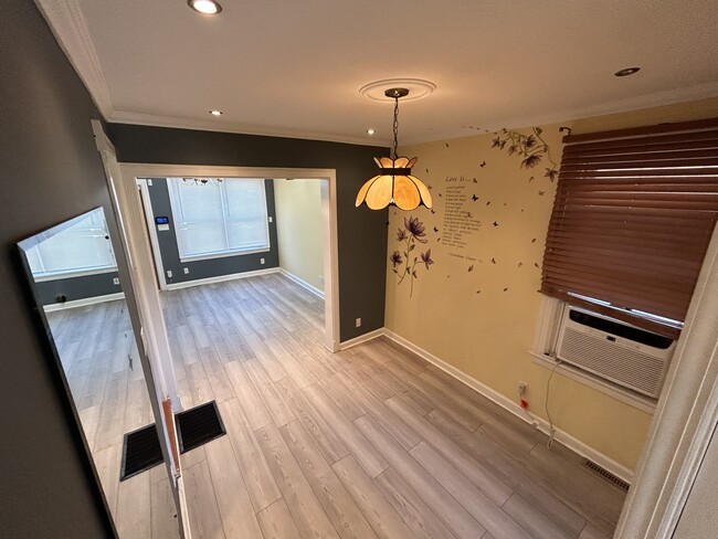 Building Photo - 1216 Elm St