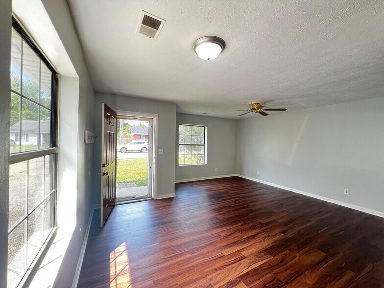 Building Photo - 3836 Horne Ave