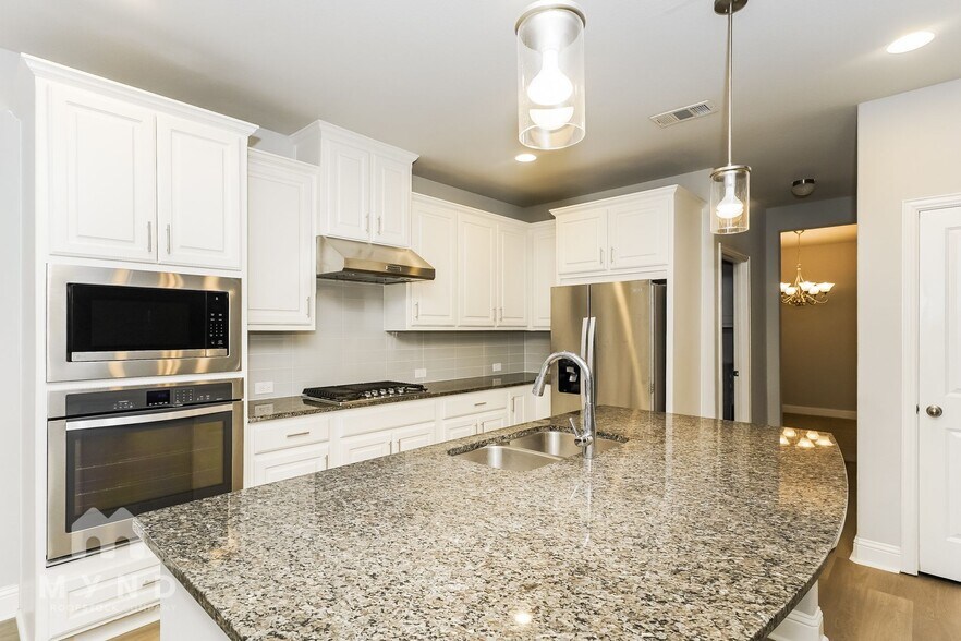 Building Photo - 120 Knight of Realm Blvd