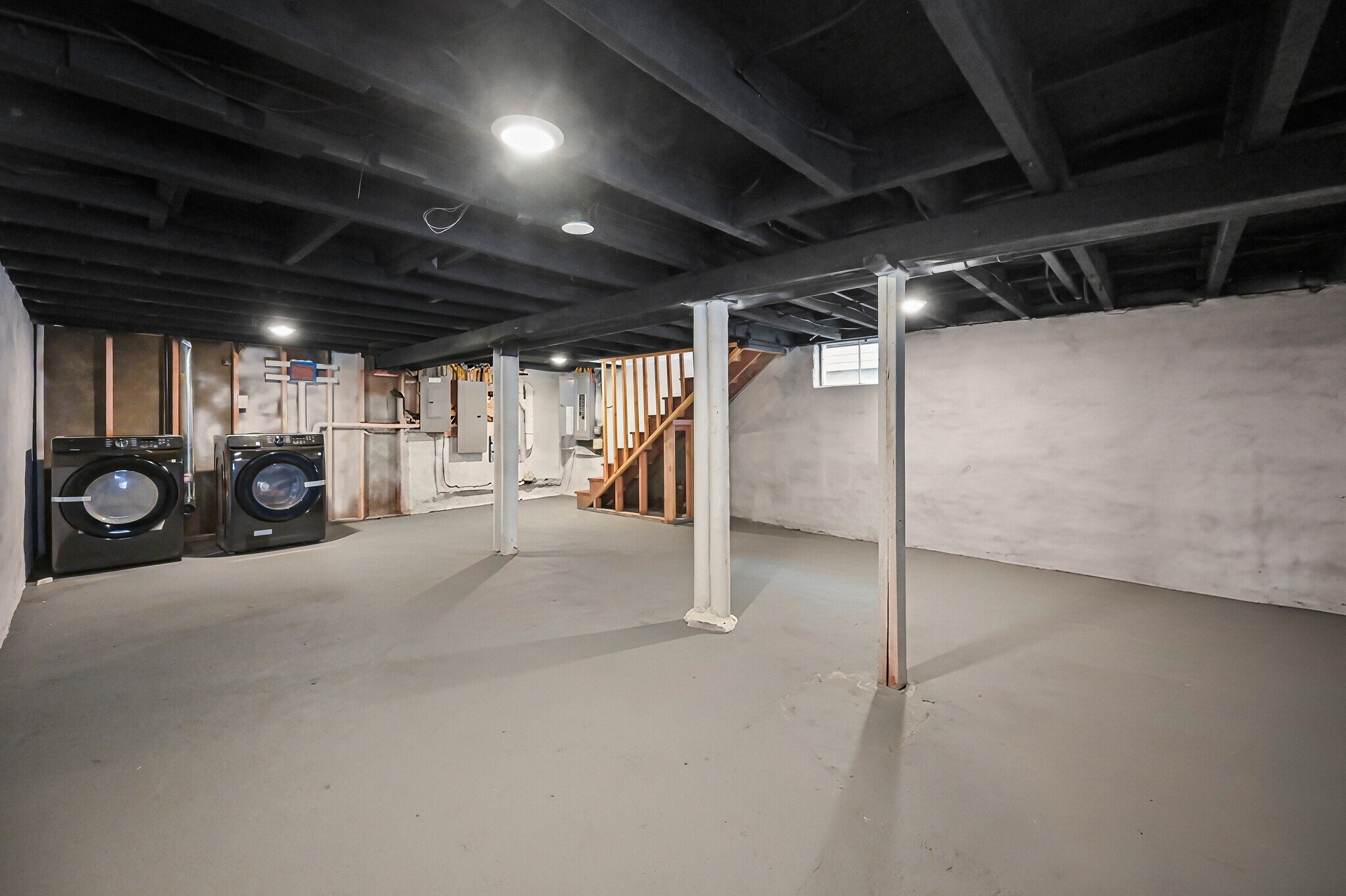Building Photo - 293 1st St