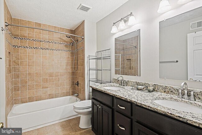 Building Photo - 5 Brantwood Ct