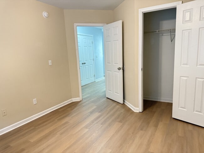 Building Photo - 1206 Maroon Dr