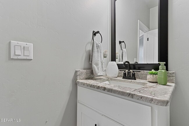 Building Photo - 824 Paseo Solar Dr