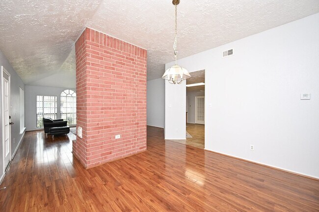 Building Photo - 3551 Santa Rosa Ln