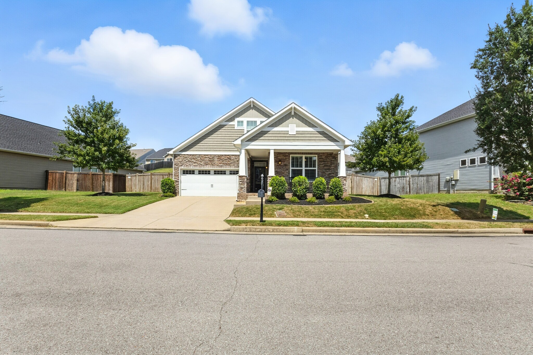 Building Photo - 2146 River Overlook Dr