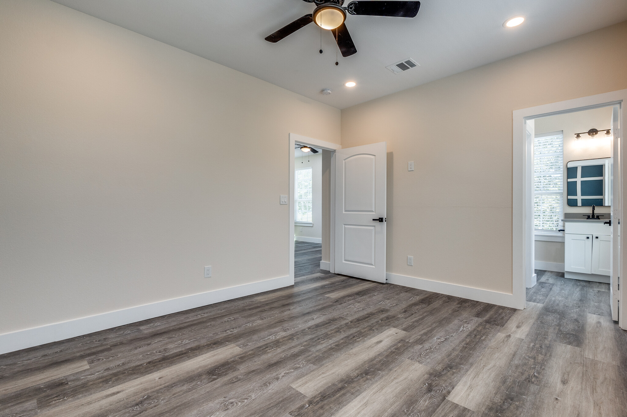 Building Photo - 511 N Davis Dr