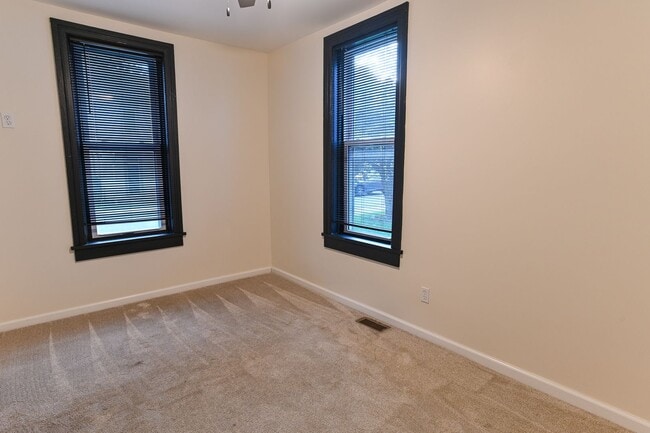 Building Photo - 118 S Railroad St
