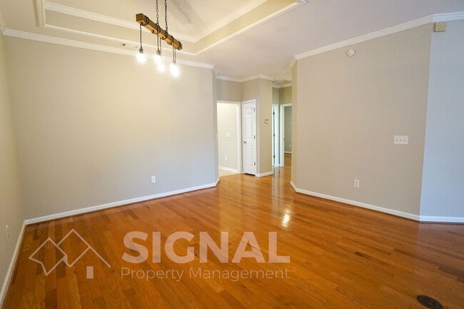 Building Photo - 2825 7 Oaks Cir