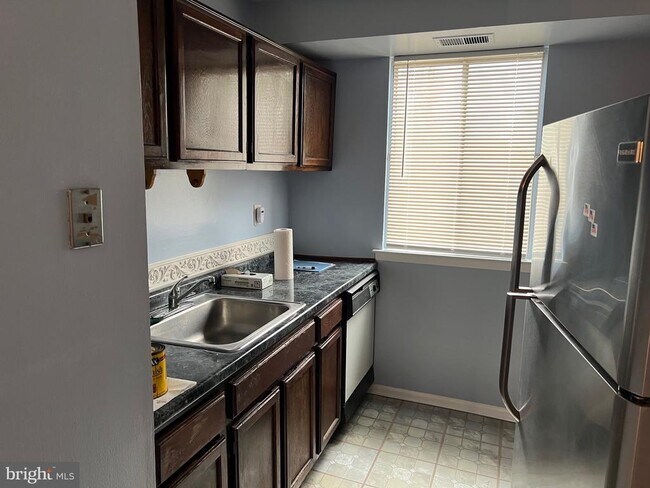 Building Photo - 9921 Bustleton Ave