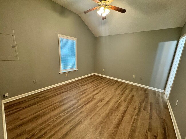 Building Photo - 3BD / 2BA FOR RENT