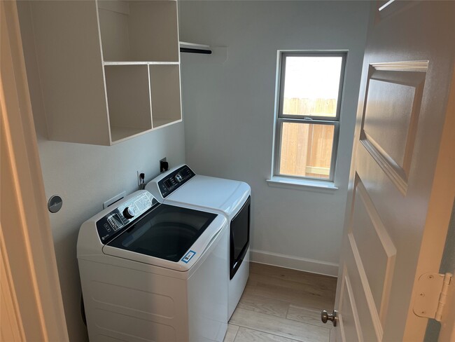 Building Photo - 9644 Mount Brewer Ln