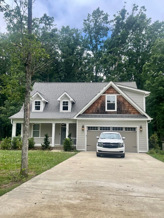 Building Photo - 2953 Corral Rd