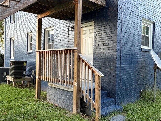 Building Photo - 3145 Hyde Cir