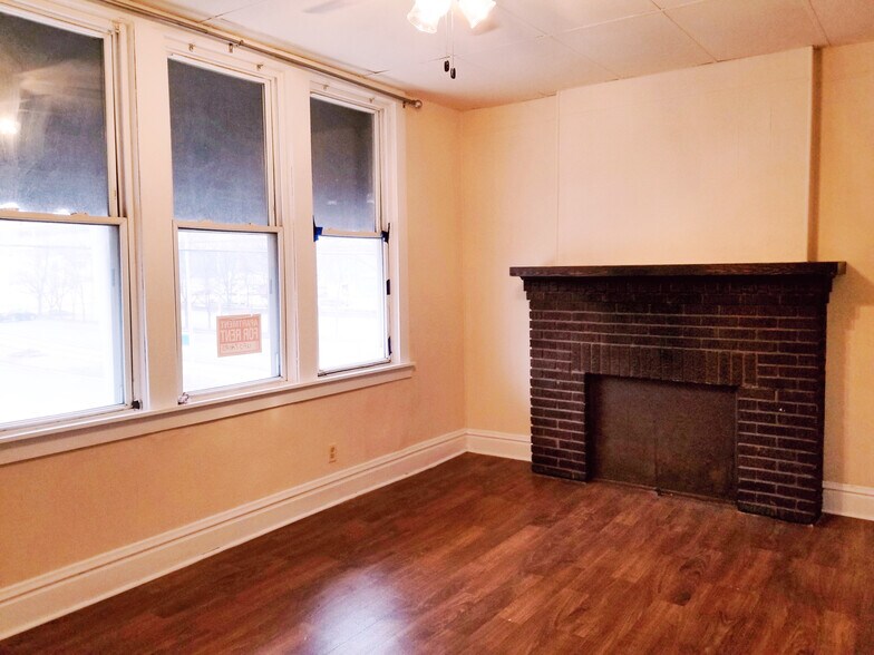 Building Photo - 212 20th St