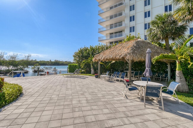 Building Photo - 325 S Beach Rd