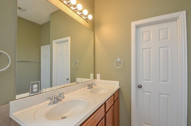 Building Photo - 7114 Cornflower Ln