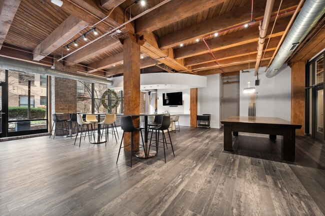 Building Photo - 1040 W Adams St