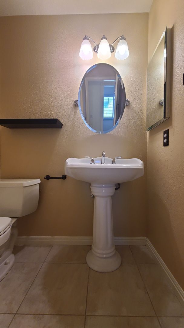 Building Photo - 1413 Iron Springs Dr