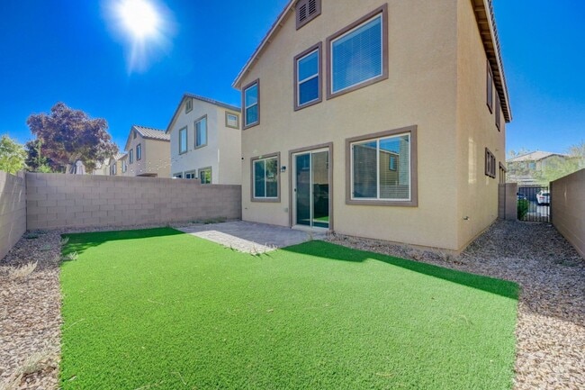 Building Photo - GORGEOUS 4 Bedroom, 2 Story Home located in the SW!