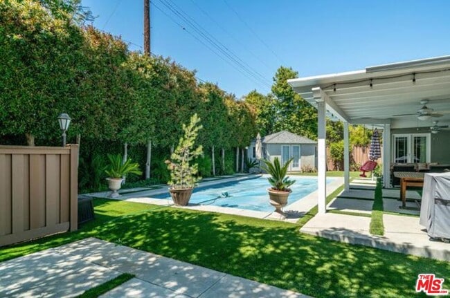 Building Photo - 5501 Cantaloupe Ave