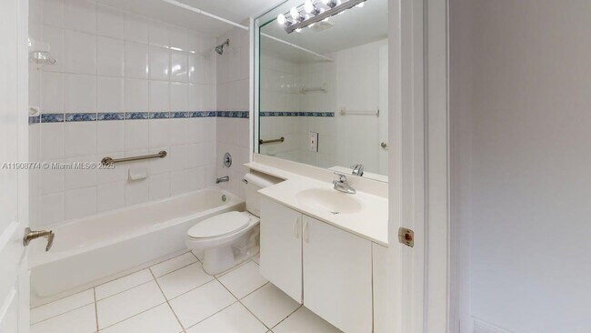 Building Photo - 2415 NW 16th St Rd