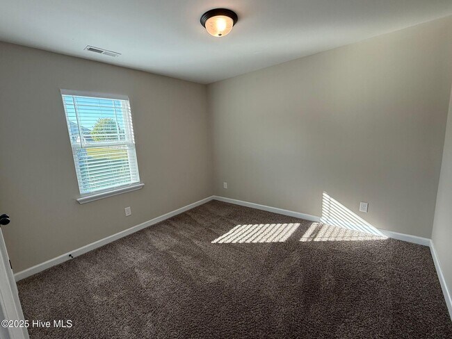 Building Photo - 114 Laredo Dr
