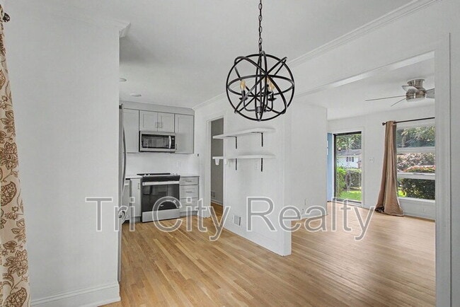 Building Photo - 212 Hilltop Dr