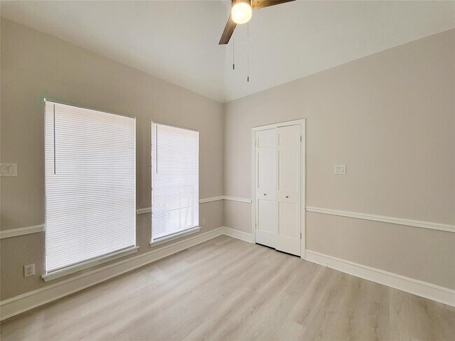 Building Photo - 12910 Golden Rainbow Dr