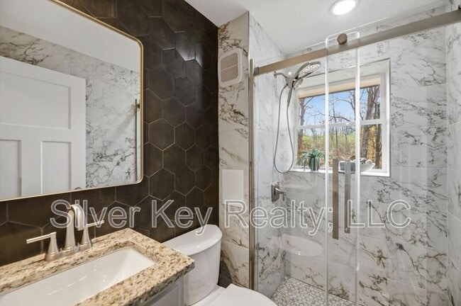 Building Photo - 2113 W Madison Ave