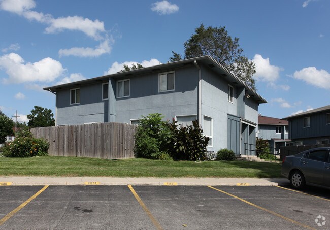 Building Photo - Freeway Homes