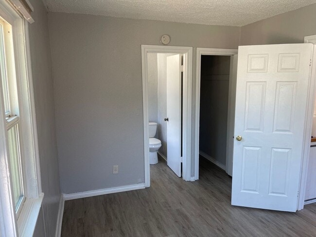 Building Photo - 2135 Eberlein Ave