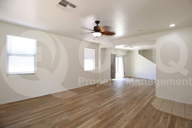 Building Photo - 3813 E Santa Fe Ln