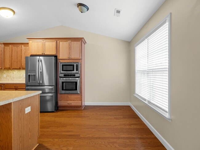 Building Photo - Charming Single-Level 3 BR, 2 BA Home with...