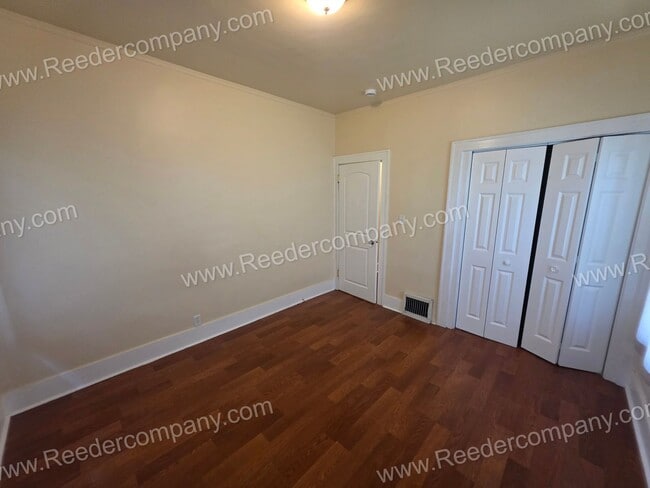 Building Photo - Spacious 2 bedroom house Second Month's rent free for First Responders