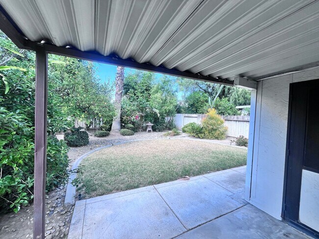 Building Photo - Colton Home in Cooley Ranch w/ Gardener Included
