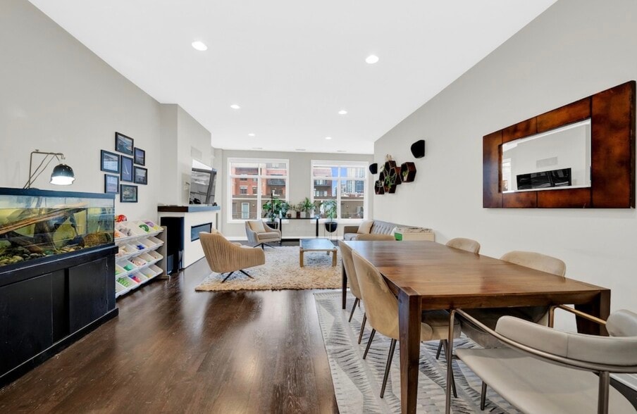 Building Photo - 550 W Fulton St