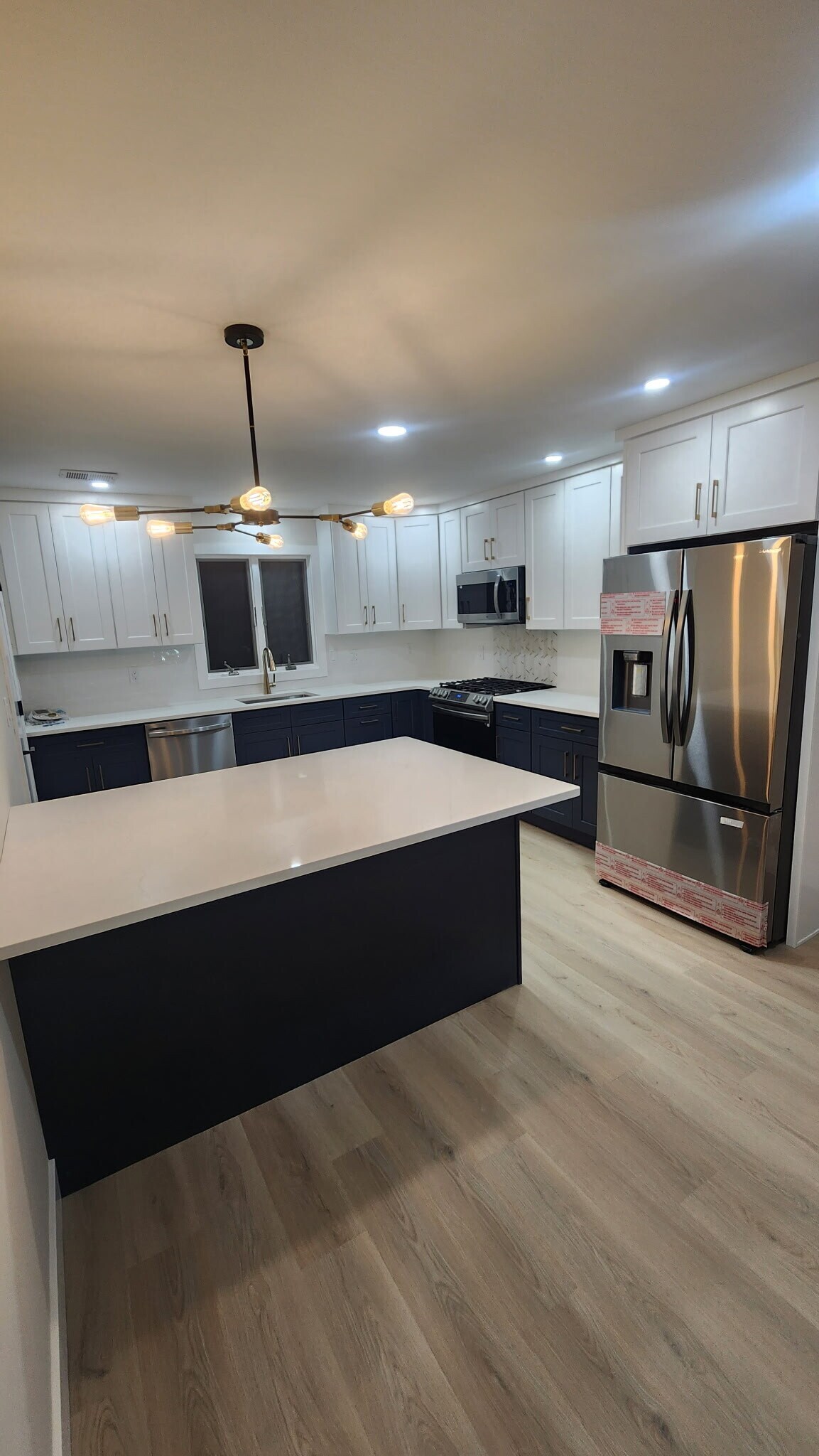 Building Photo - 731 Lake Ave