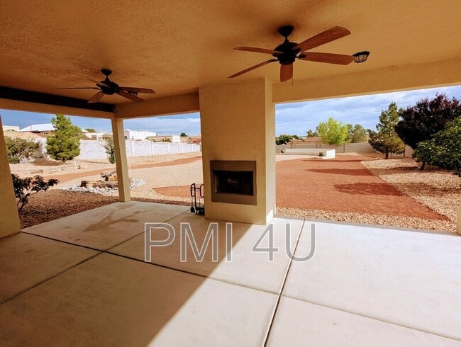 Building Photo - 2317 Garden Rd NE