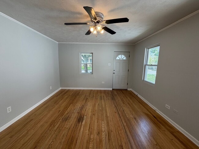 Building Photo - Charming West Side Home with Covered Porch & First-Floor Laundry