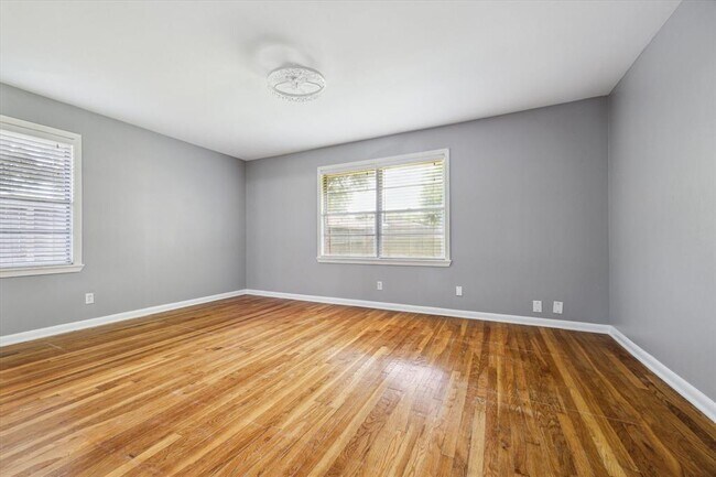 Building Photo - 10622 Oasis Dr