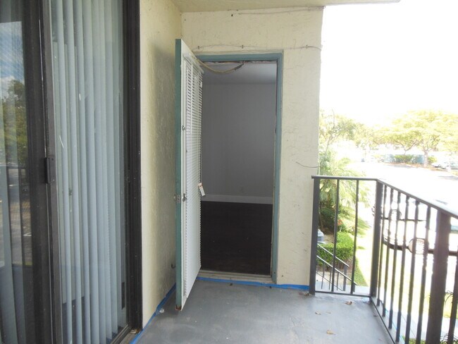 Building Photo - ONE BEDROOM ONE BATHROOM! WATERFRONT COMMUNITY!