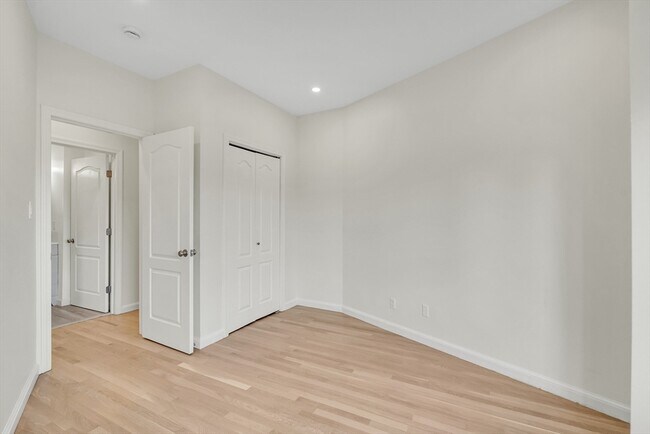 Building Photo - 19 Wiget St