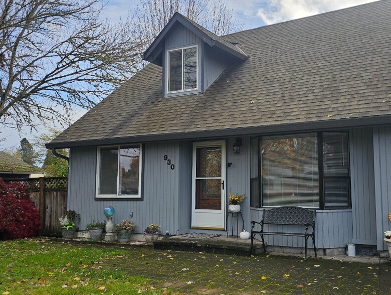 Building Photo - 930 NW Chelsea Ct