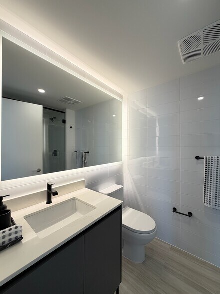 Building Photo - 501 N Miami Ave