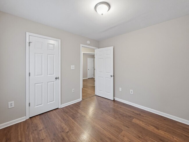 Building Photo - Fantastic 4 bedroom 2 bath home - Housing Vouchers Accepted