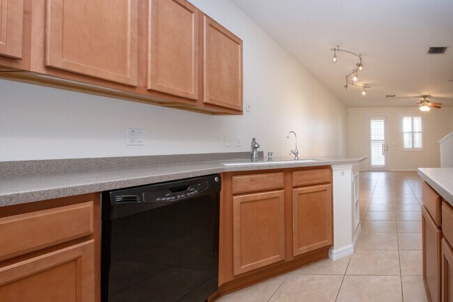 Building Photo - 3 Bedroom 2.5 Bath Townhome San Michele