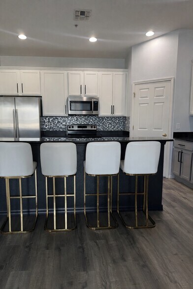 Building Photo - 5360 Mang Pl