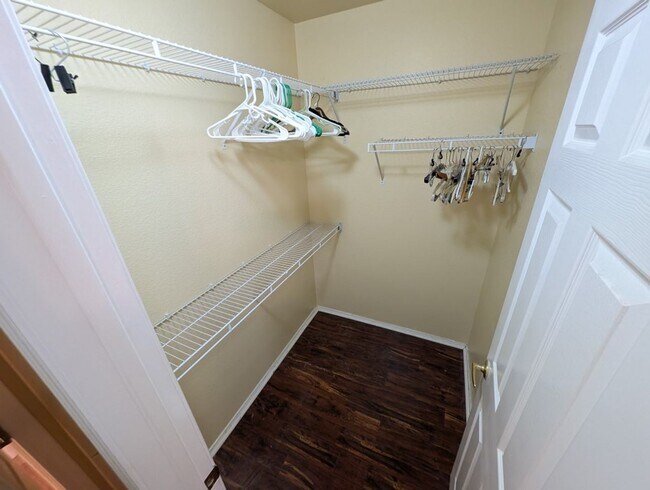 Building Photo - 2737 Tumble Brook Dr