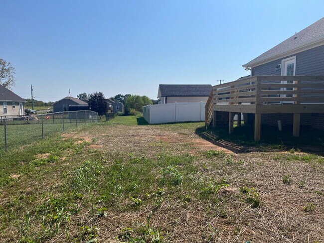 Building Photo - 109 Thacker Dr